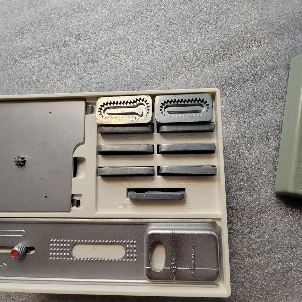 Sears Kenmore Metal Eyelet Template & Zig Zag Sewing Accessories 17 Book Disk‎
